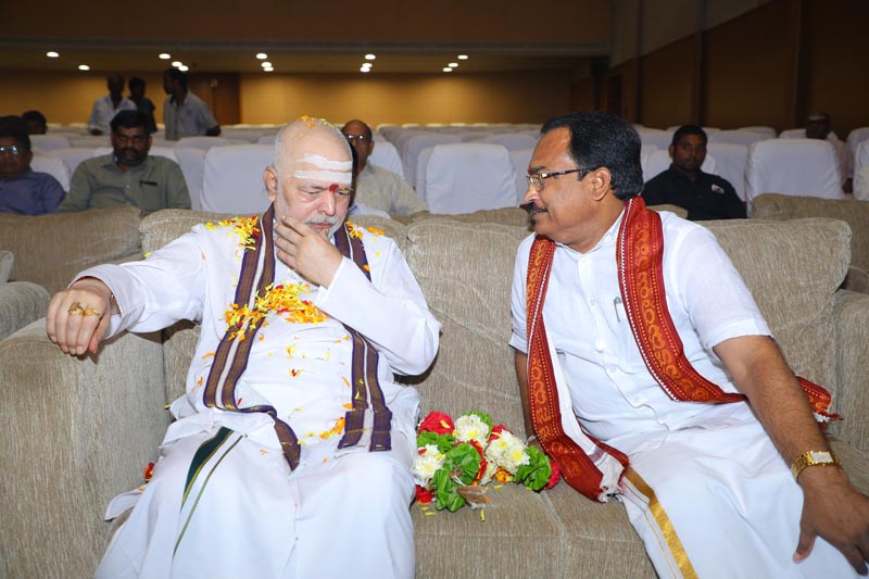 Sri Mulugu Ramalingeshwara Varaprasad Siddhanti was honoured with Jyotishyasastra Vignana Visharadha at Tummalapalli Kalakshetram, Vijayawada (48)